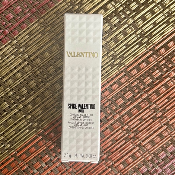 NWT Valentino Spike Buttery Matte Lipstick in “123R Spike a Pose” 2.3g - Picture 5 of 7